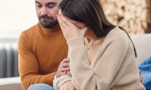 Seviyorsun Ama Yaklaşamıyorsun: Cinsel, Fiziksel ve Duygusal Mesafeyi Aşmak İçin Ne Yapabilirsin?