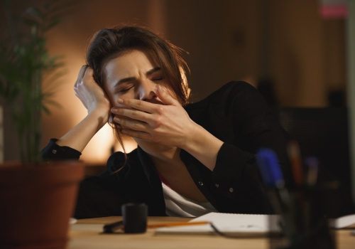 Sürekli Yorgun Hissetmenin 6 Psikolojik Nedeni ve Çözüm Yolları